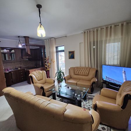 City Center Apartment 베라트 외부 사진
