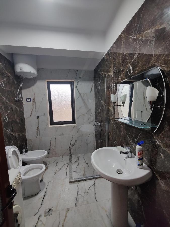 City Center Apartment 베라트 외부 사진