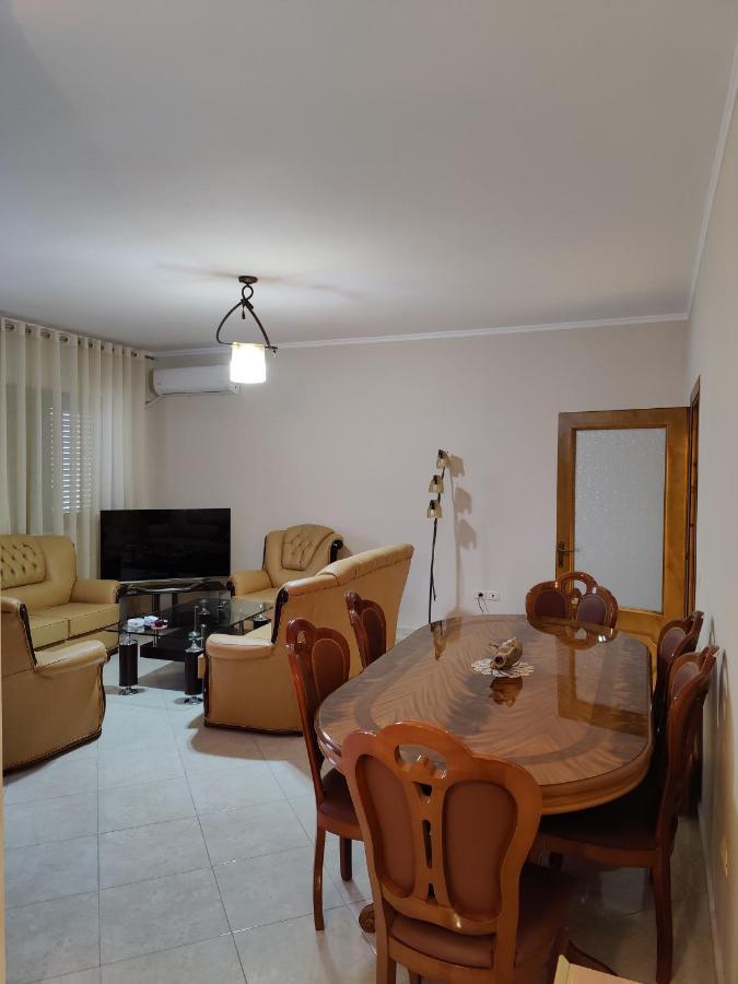 City Center Apartment 베라트 외부 사진